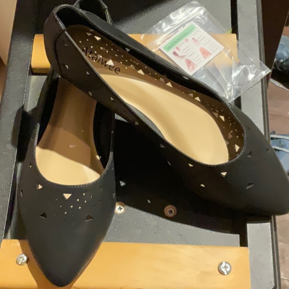 NWOT Ataiwee flats